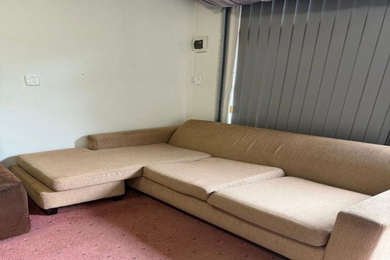 Photo of property in 2 Mediterranean Way, Goodwood Heights, Auckland, 2105