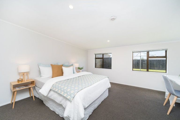 Photo of property in 60 Hillcrest Drive, Kelvin Grove, Palmerston North, 4414