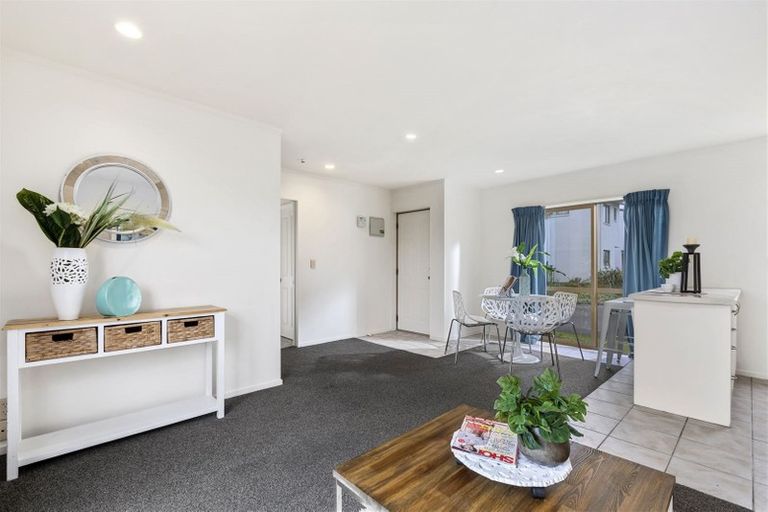 Photo of property in 7 Lockington Avenue, Henderson, Auckland, 0612