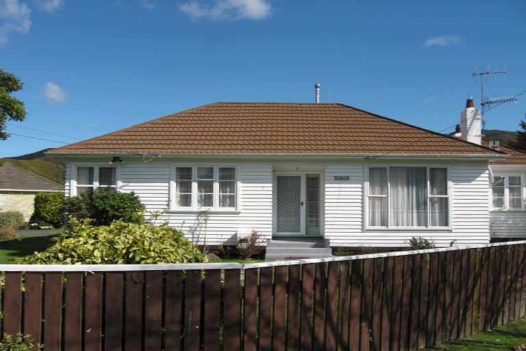 Photo of property in 5 Burden Avenue, Wainuiomata, Lower Hutt, 5014
