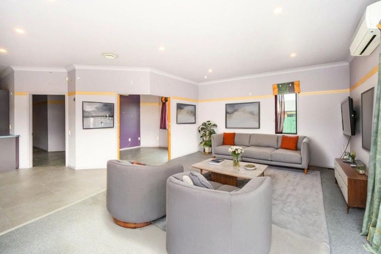 Photo of property in 8 Fernlea Avenue, Kelvin Grove, Palmerston North, 4414