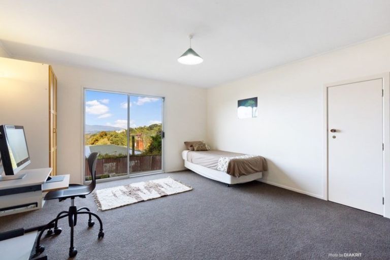 Photo of property in 17 Highbury Crescent, Highbury, Wellington, 6012