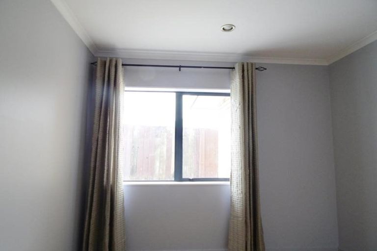 Photo of property in 72 Glenveagh Park Drive, Weymouth, Auckland, 2103