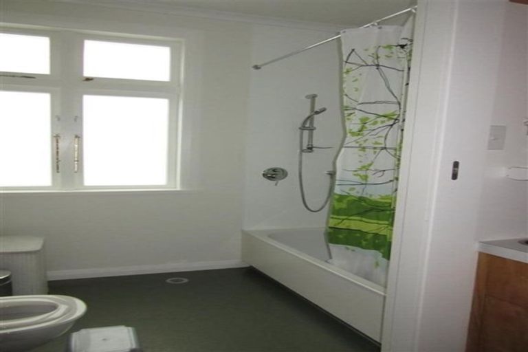 Photo of property in 104 Creswick Terrace, Northland, Wellington, 6012