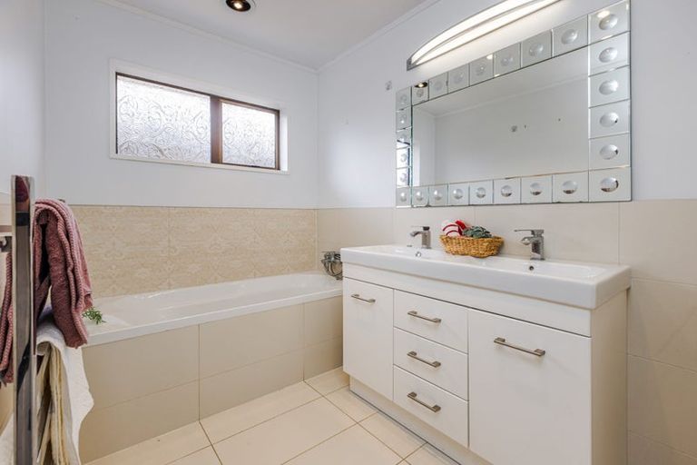 Photo of property in 7 Zenith Place, Conifer Grove, Takanini, 2112