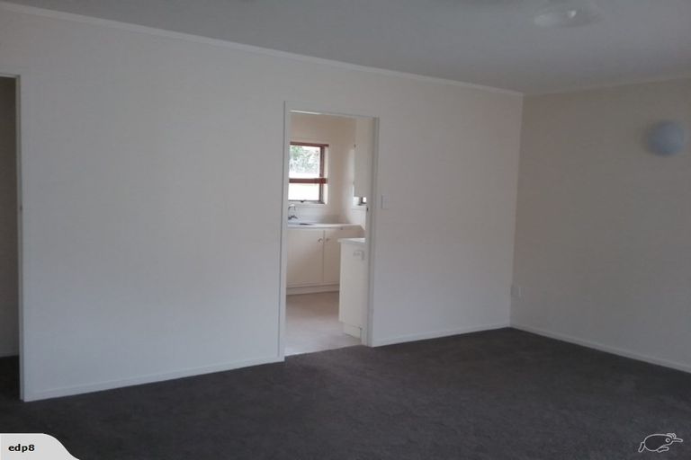 Photo of property in 2/16 Mannering Place, Hillcrest, Auckland, 0627