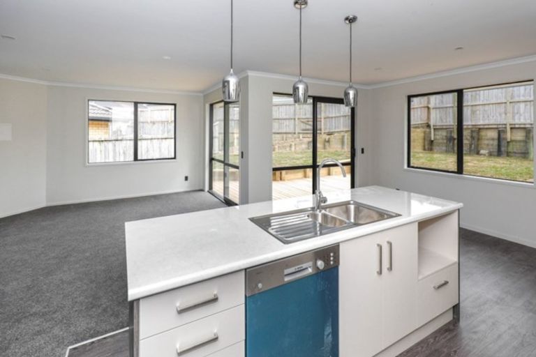 Photo of property in 17 Ribbonwood Close, Te Kauwhata, 3710