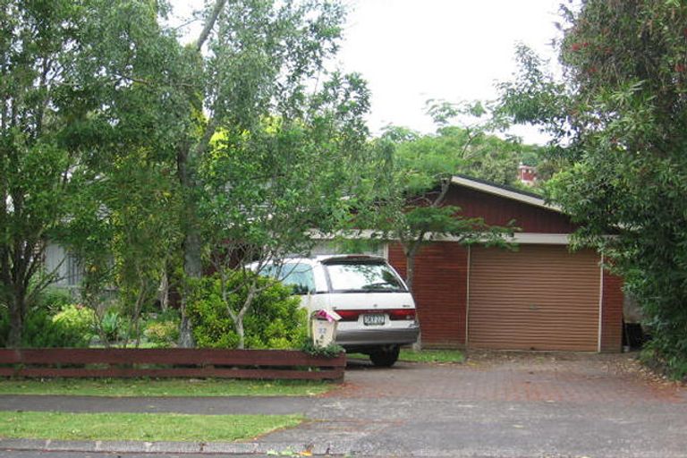 Photo of property in 32 Beechdale Crescent, Pakuranga Heights, Auckland, 2010