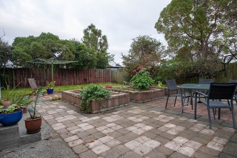 Photo of property in 2/121a Estuary Road, South New Brighton, Christchurch, 8062