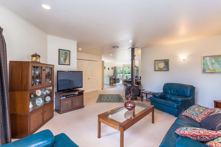 Photo of property in 22 Sherrybrooke Place, Sunnyvale, Auckland, 0612