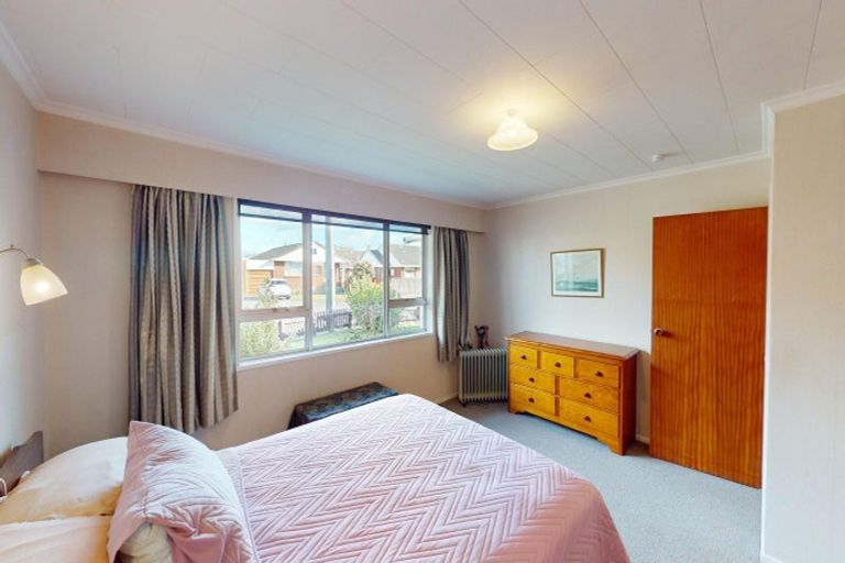 Photo of property in 1 Saint Annes Street, Levin, 5510