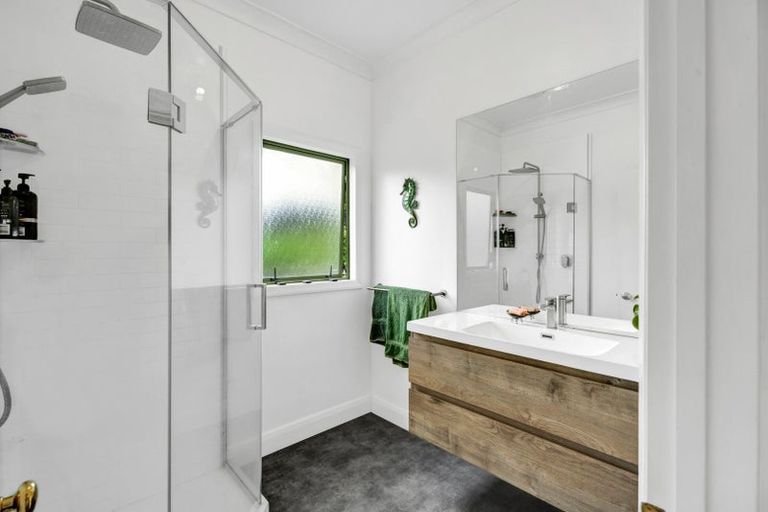 Photo of property in 1185b South Road, Oakura, 4314