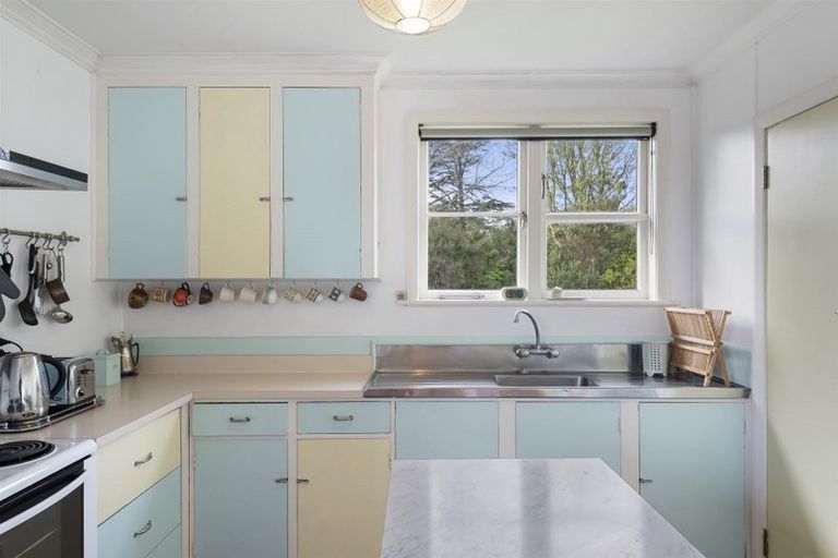 Photo of property in 2 Serwayne Place, Sunnyvale, Auckland, 0612