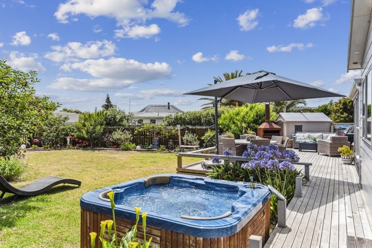 Photo of property in 8 Norna Grove, Waikawa Beach, Levin, 5573