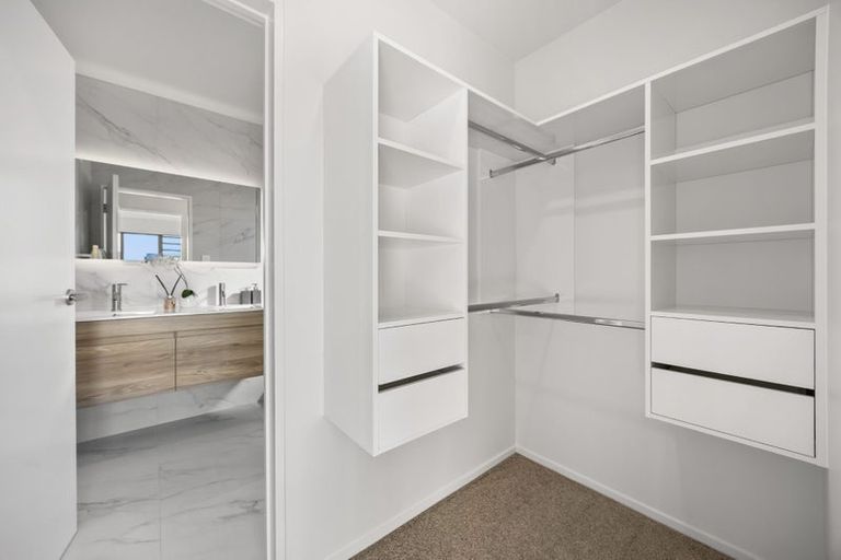 Photo of property in 10d Prince Regent Drive, Half Moon Bay, Auckland, 2012