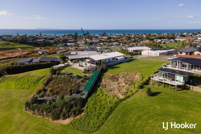Photo of property in 24 Tohora View, Waihi Beach, 3611