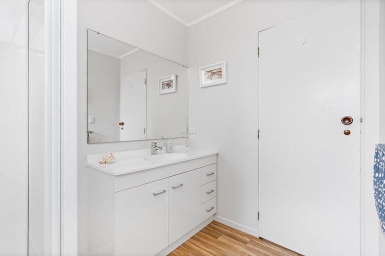 Photo of property in 8 Ringer Avenue, Matapouri, Whangarei, 0173