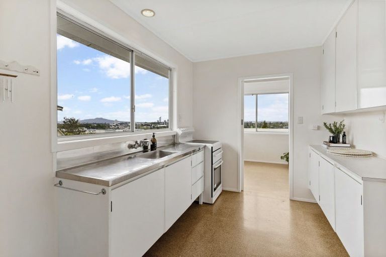 Photo of property in 25 Marcel Place, Glenfield, Auckland, 0629