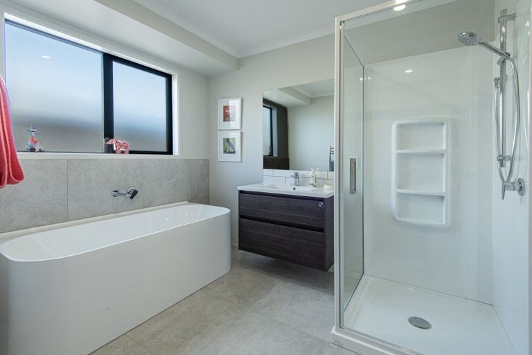 Photo of property in 1 Glenbervie Drive, Glenbervie, 0173