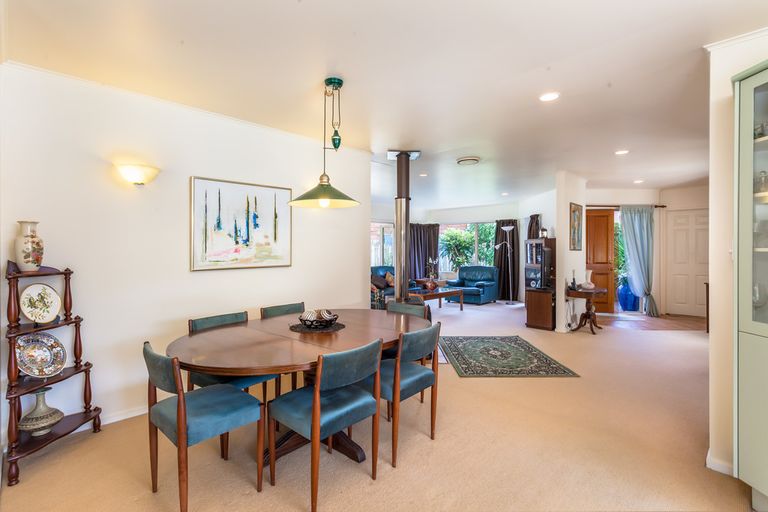 Photo of property in 22 Sherrybrooke Place, Sunnyvale, Auckland, 0612