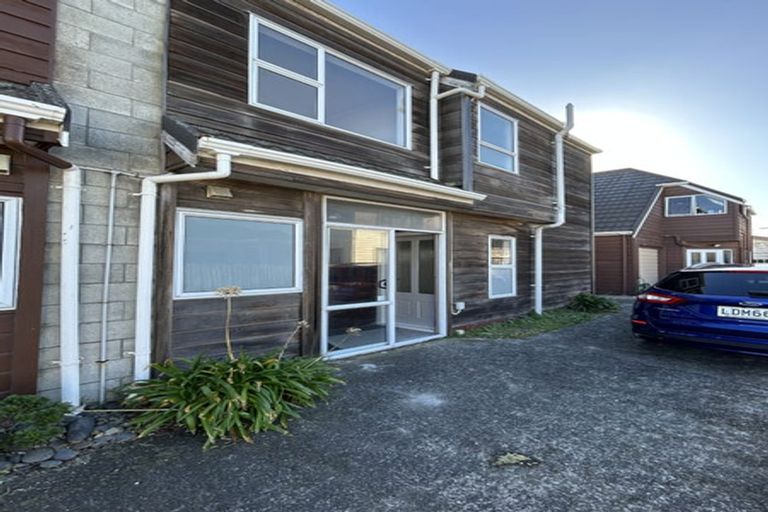 Photo of property in 3/15 Apu Crescent, Lyall Bay, Wellington, 6022