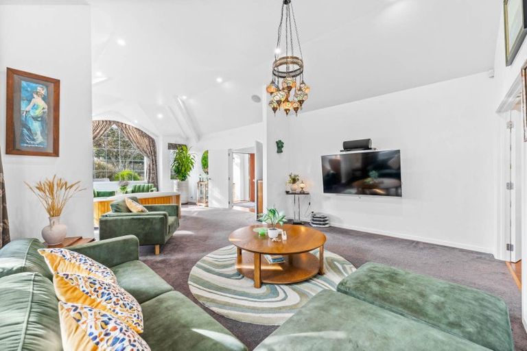 Photo of property in 52 Rising Parade, Fairview Heights, Auckland, 0632