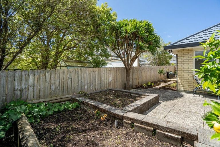 Photo of property in 3/8 Crewe Close, Albany, Auckland, 0632