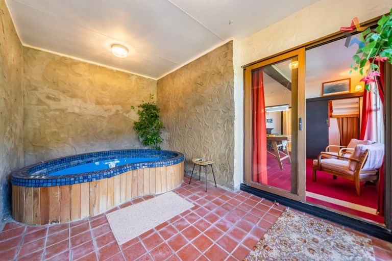 Photo of property in 32 Waitohu Road, York Bay, Lower Hutt, 5013