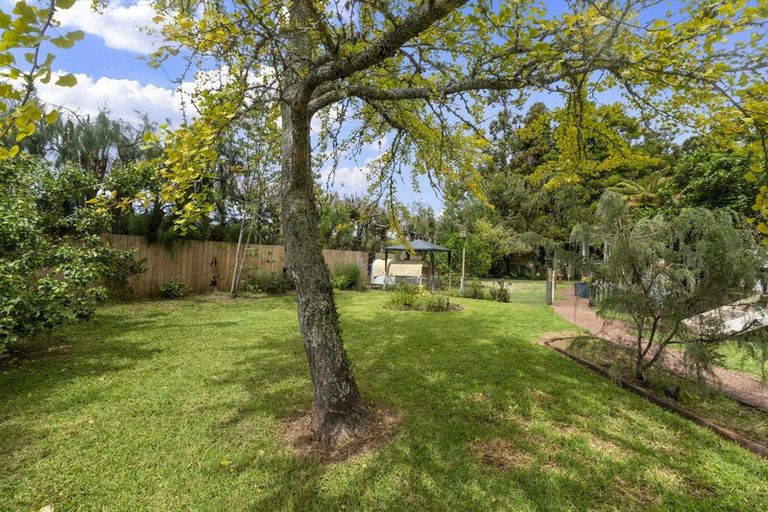 Photo of property in 9 Taupaki Road, Taupaki, Henderson, 0782