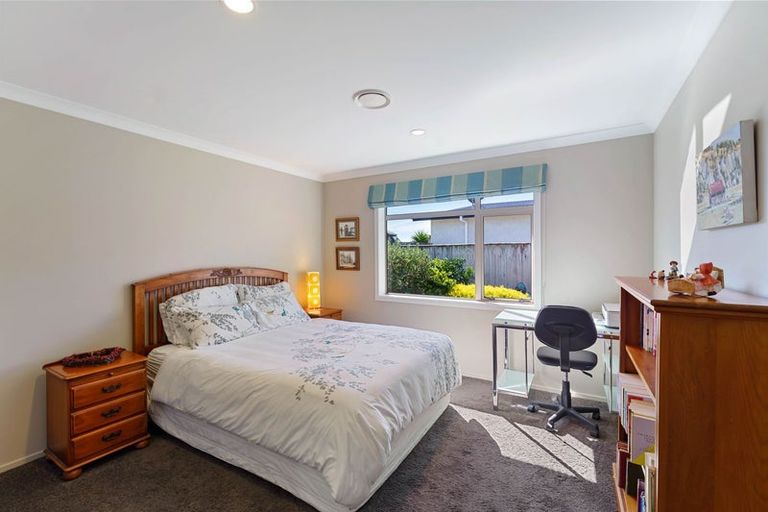 Photo of property in 12 Simpson Crescent, Raumati Beach, Paraparaumu, 5032