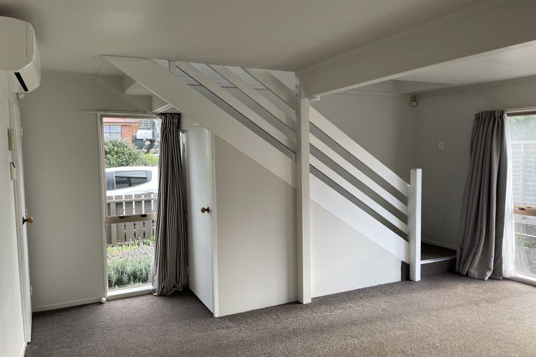 Photo of property in 1/133 Queens Drive, Lyall Bay, Wellington, 6022