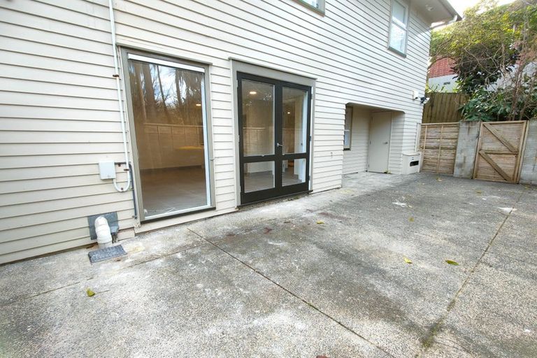 Photo of property in 122 Beach Road, Castor Bay, Auckland, 0620