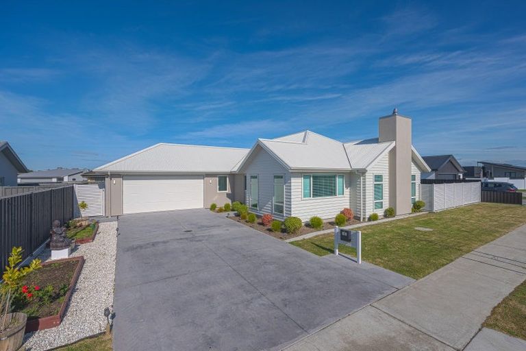 Photo of property in 17 Rangataiki Place, Te Awa, Napier, 4110