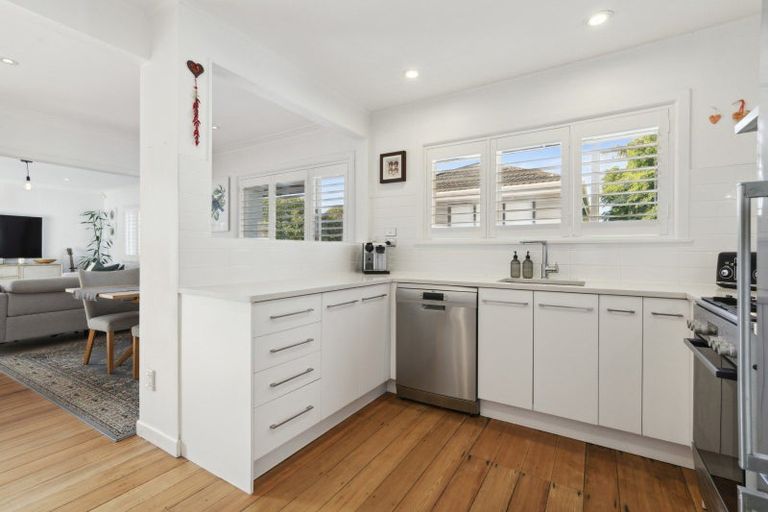 Photo of property in 1/123 Queen Street, Northcote Point, Auckland, 0627