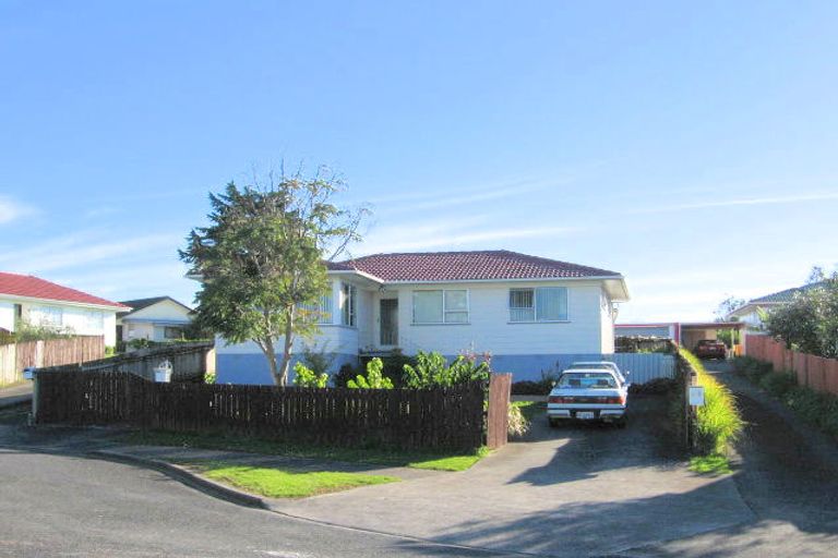 Photo of property in 2/13 Vetori Place, Clover Park, Auckland, 2023
