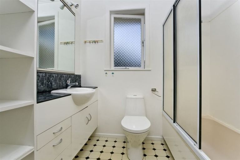 Photo of property in 40 Bond Crescent, Forrest Hill, Auckland, 0620