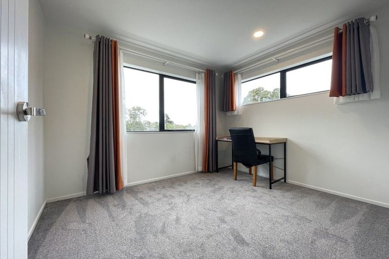 Photo of property in 8d Blyton Lane, Pakuranga Heights, Auckland, 2010