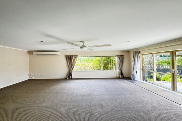 Photo of property in 6 Newbliss Crescent, East Tamaki Heights, Auckland, 2016