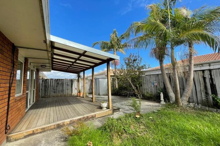 Photo of property in 1/3 Caribbean Drive, Unsworth Heights, Auckland, 0632