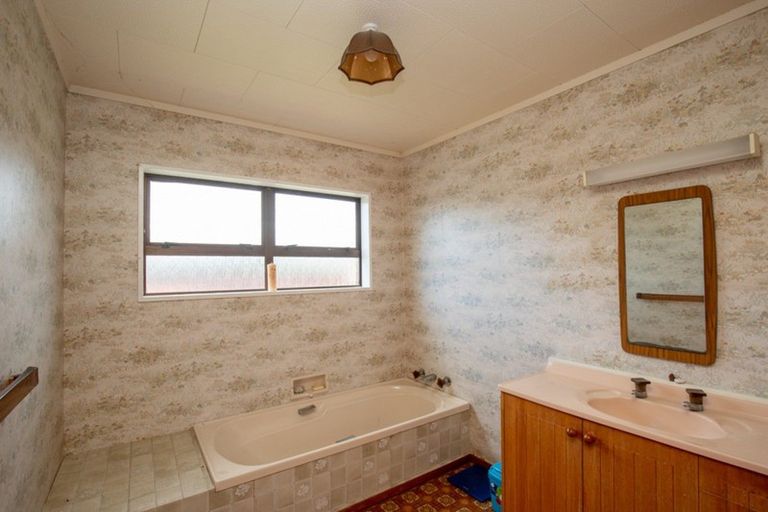 Photo of property in 17 Mahana Road, Ngatea, 3503