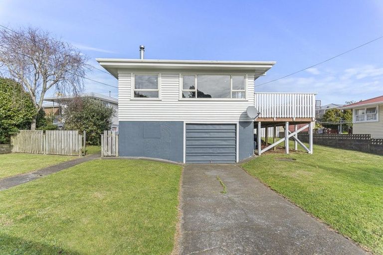 Photo of property in 6 Clearmont Crescent, Blagdon, New Plymouth, 4310