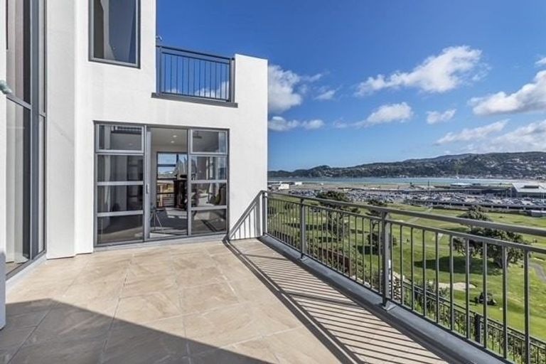 Photo of property in 8 Bunker Way, Strathmore Park, Wellington, 6022