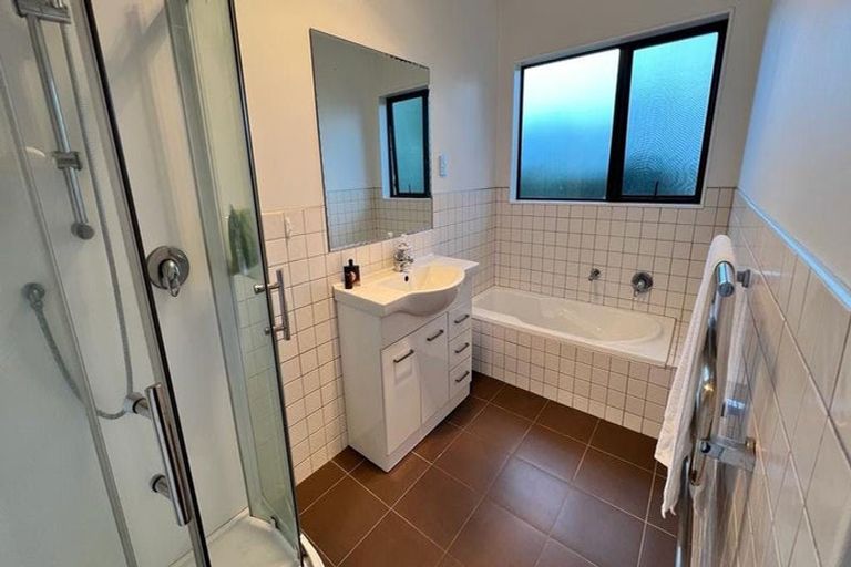 Photo of property in 10a Marewa Street, Te Atatu South, Auckland, 0610