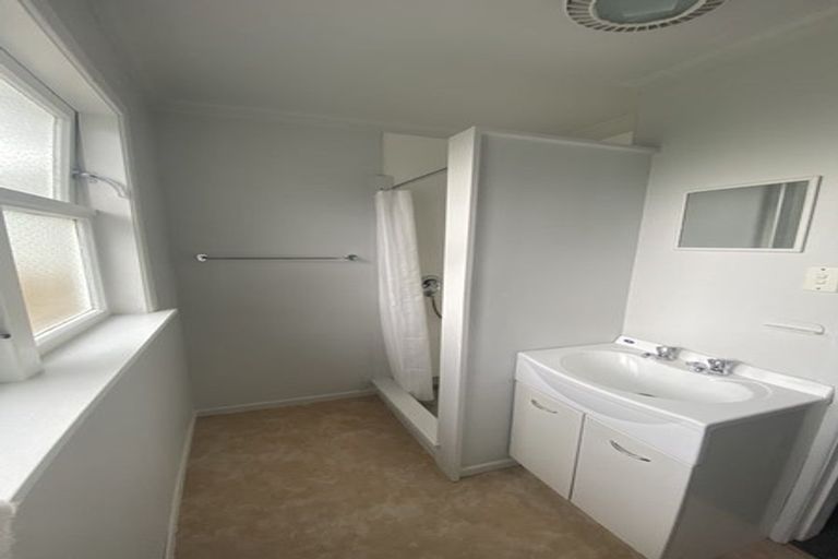 Photo of property in 17 Karaka Crescent, Levin, 5510