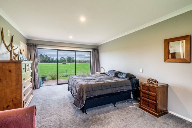 Photo of property in 327 Egerton Road, Winton, 9782