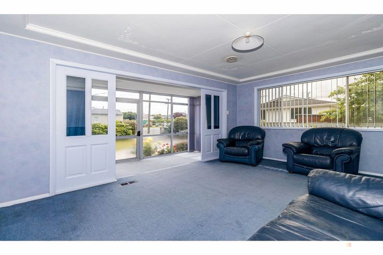 Photo of property in 1 Dixon Street, Waimate, 7924