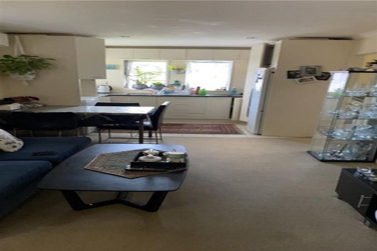 Photo of property in 12 Malin Place, Pinehill, Auckland, 0632