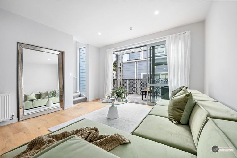 Photo of property in 5a Park Street, Thorndon, Wellington, 6011