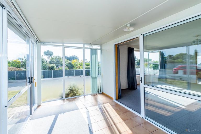 Photo of property in 19 Timaru Road, Waimate, 7924