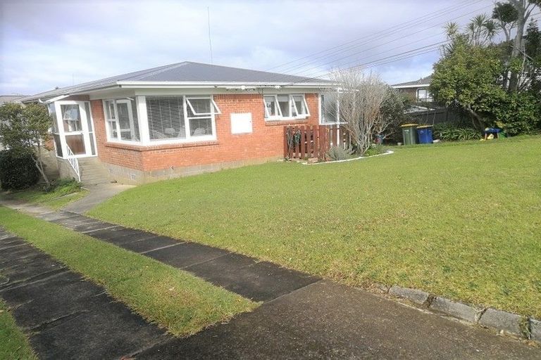 Photo of property in 1/24 Knights Road, Rothesay Bay, Auckland, 0630